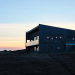 Celebrities Who Live Off Grid