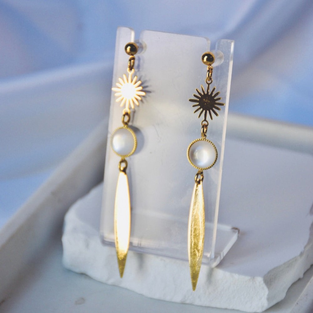 Hello Myrrh Alesha Dangle Earrings Hello Myrrh Alesha gold star dangle earrings with pearls